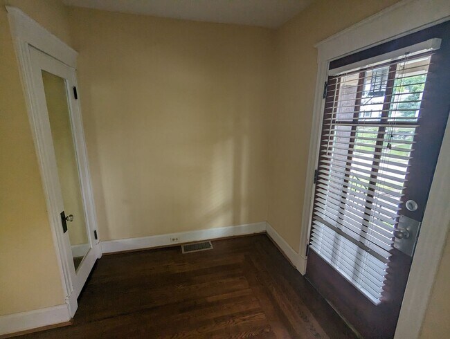 Foto del edificio - 3827 Millsbrae Ave