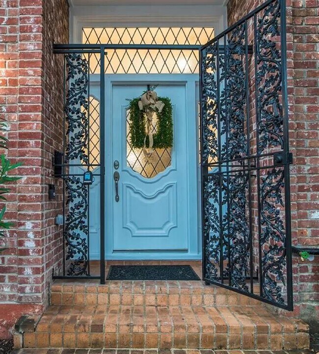 Foto del edificio - 7530 Chevy Chase Dr