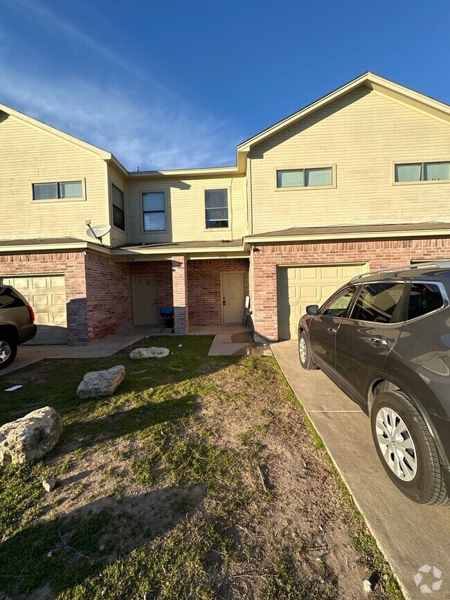 Building Photo - 8128-8130 W Elizabeth Ln