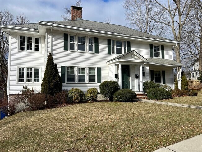 Foto del edificio - 66 Westchester Rd