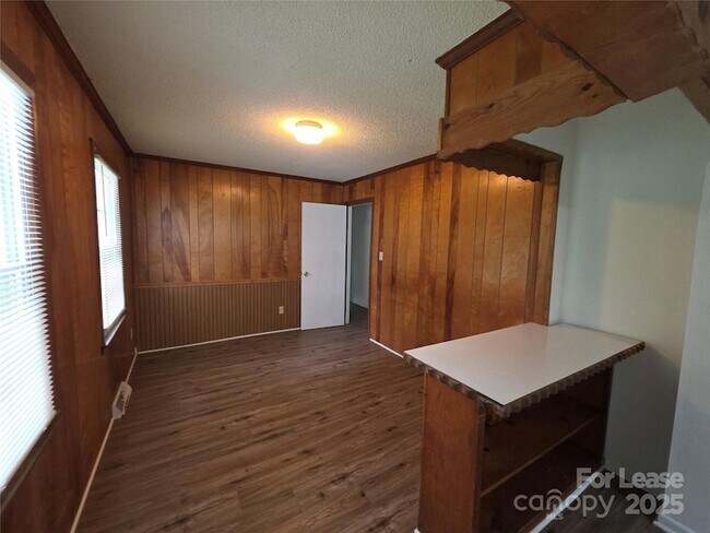 Foto del edificio - 6501 Barrington Dr