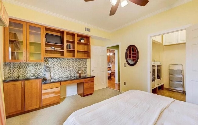 Building Photo - 2070 Shamrock Dr