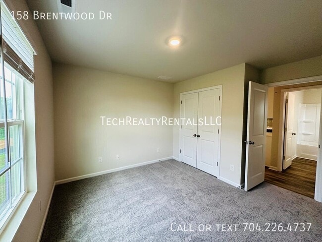 Foto del edificio - 158 Brentwood Dr