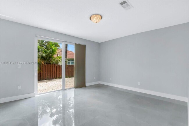 Foto del edificio - 801 NW 134th Ave