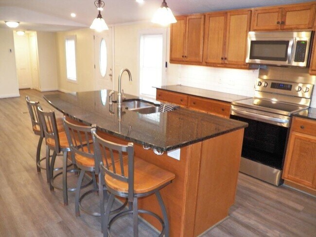 Foto del edificio - 2337 2nd New Hampshire Turnpike N