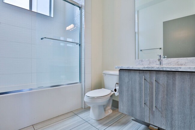Foto del edificio - 1208 W 25th St