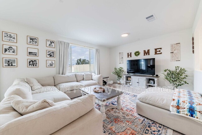 Foto del edificio - 4872 Goldfinch St