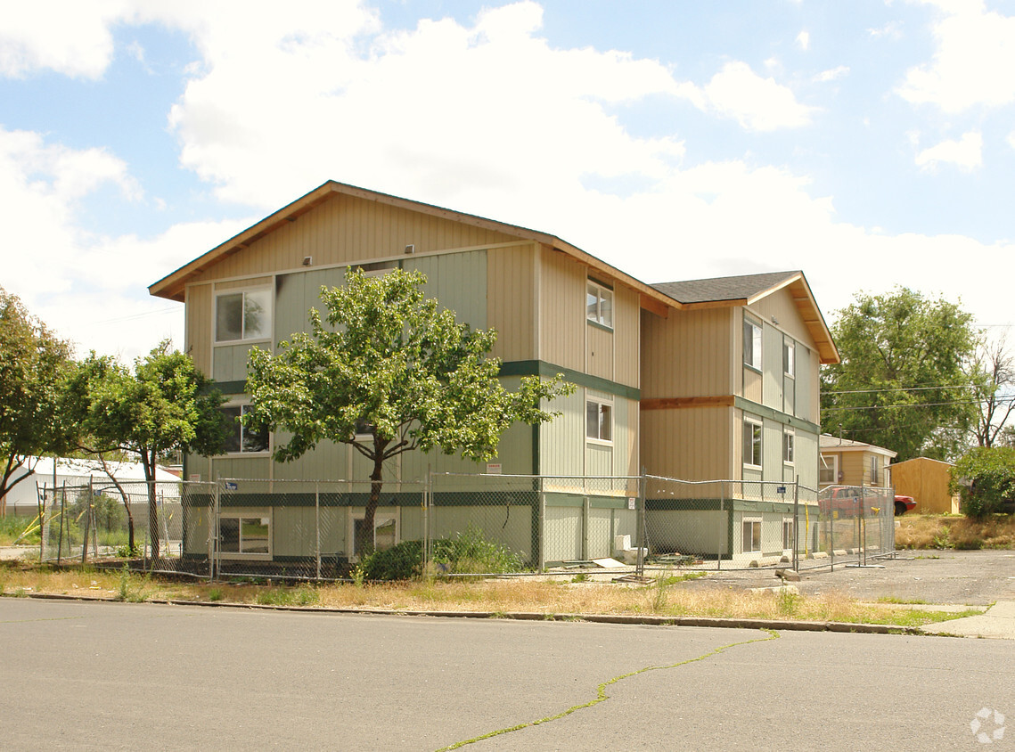 Primary Photo - 2824 E Everett Ave