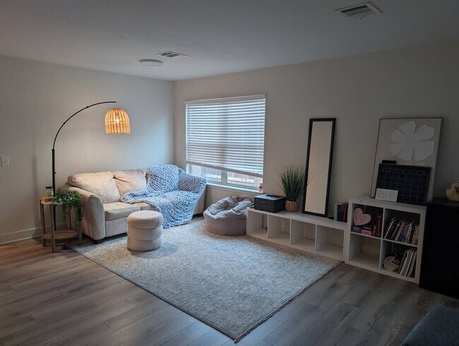 sala de estar 1 - 1306 Sunflower Ln
