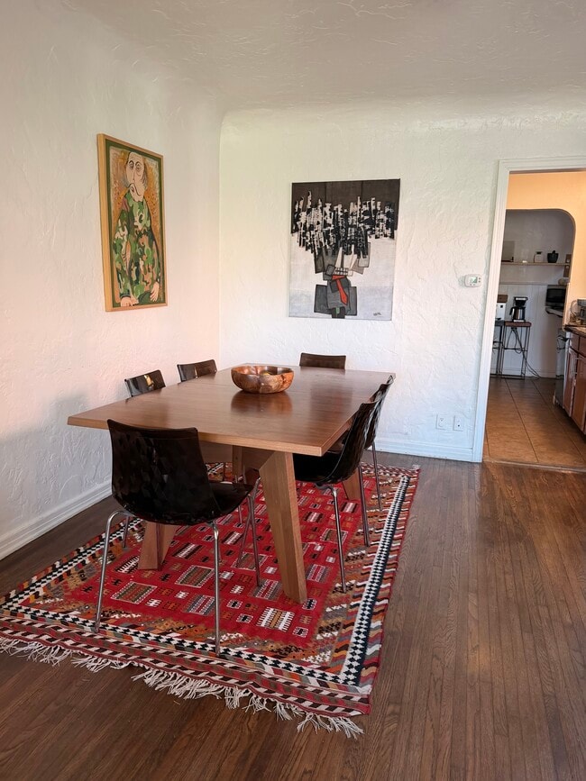 Comedor - 1213 S Ridgeley Dr