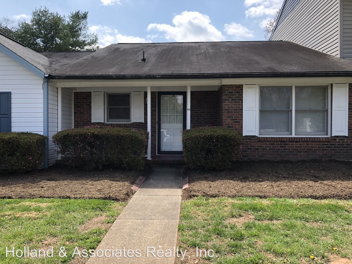 Primary Photo - 712 Meadowgreen Village Dr