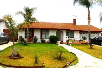 Building Photo - 661 S Yucca Ave