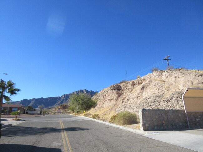 Foto del edificio - 3302 Zircon Dr