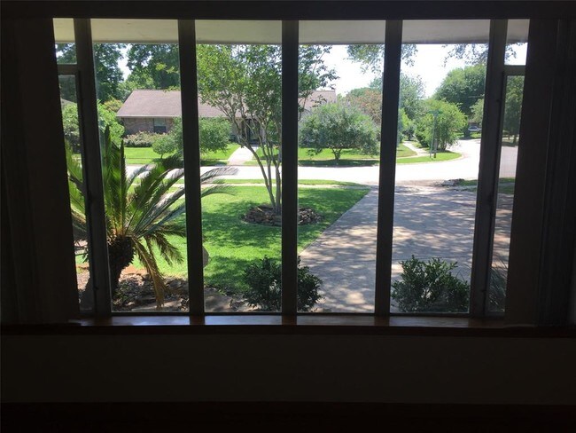 Foto del edificio - 5118 Creekbend Dr