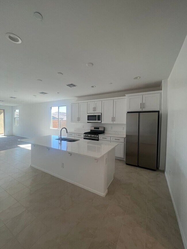 Foto del edificio - BRAND NEW HOME IN VISTANCIA