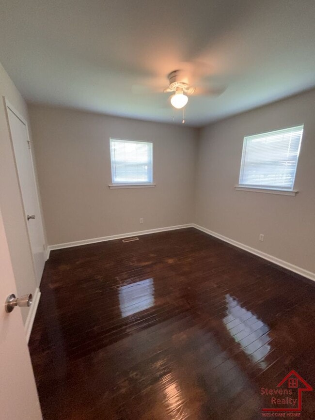 Building Photo - 207 Bermuda Dr