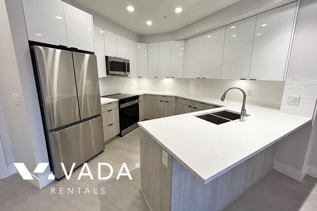 Building Photo - Podium 1 Bed Apartment Rental 229-11655 Fr...