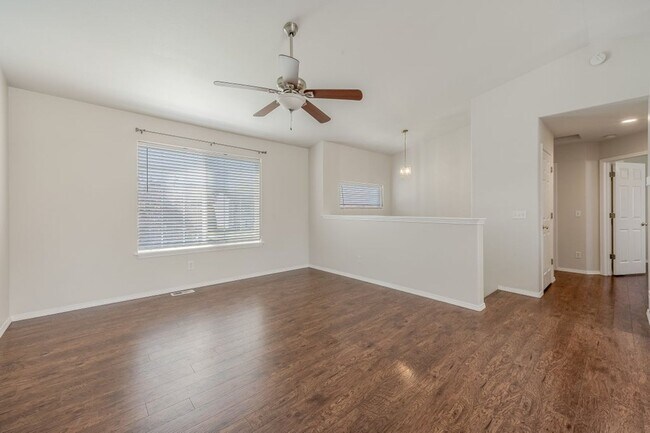 Foto del edificio - 4 bed 2 bath split level Hayden