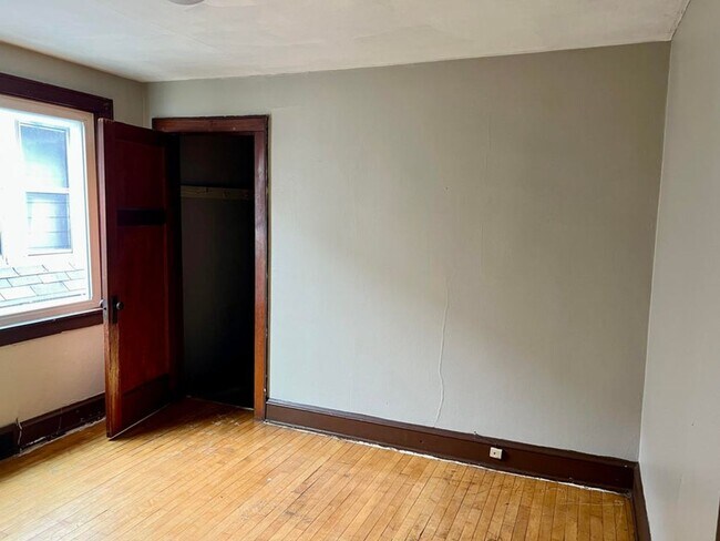 Building Photo - 3506 W Auer Ave