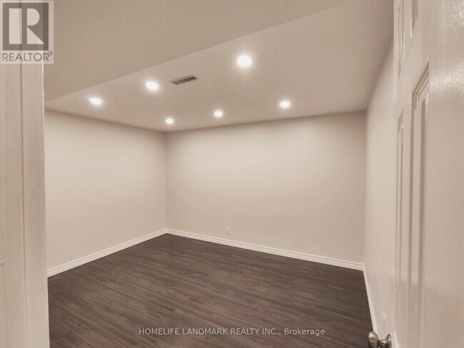 Photo du bâtiment - 15 Mary Elizabeth Crescent