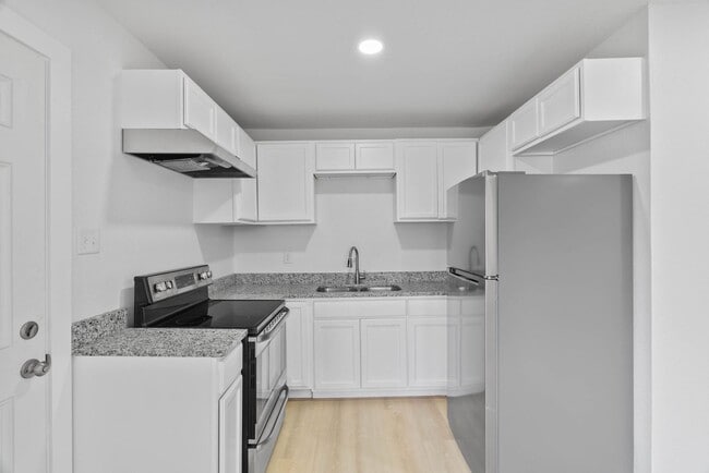 Foto del edificio - TWO BEDROOM ONE BATH WATER AND ELECTRICITY INCLUDED
