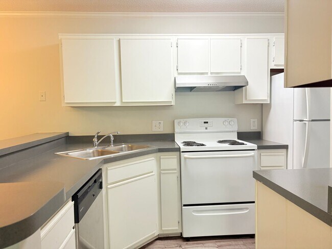 Building Photo - 105 Stratford H