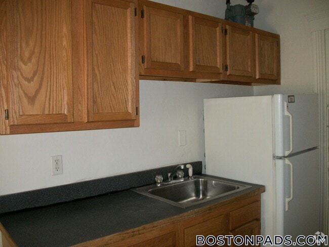 Building Photo - 231-235 Park Dr