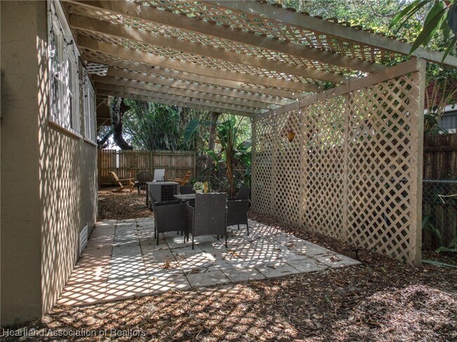 Foto del edificio - 412 Rose Ave