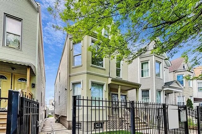 Foto del edificio - 2734 N Lawndale Ave