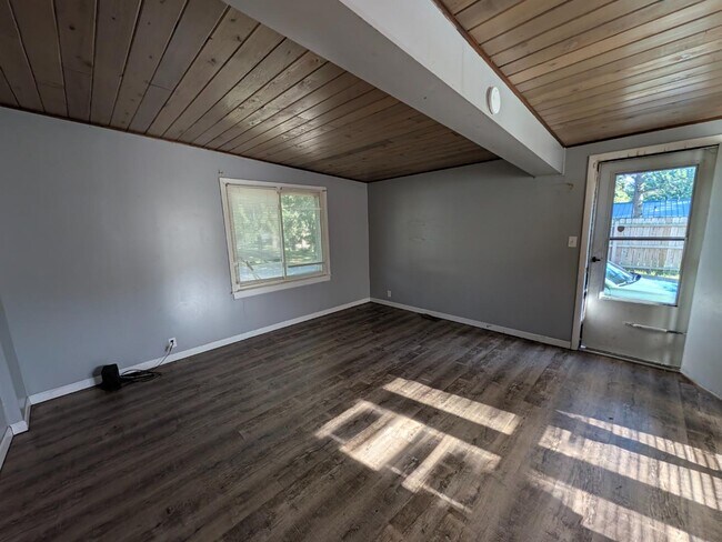 Foto del edificio - 56445 Eastlea Dr