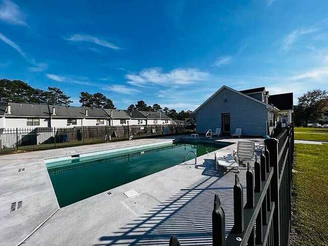 Foto del edificio - 1312 Applegate Dr