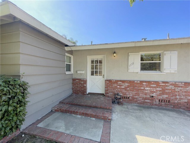 Foto del edificio - 1338 E Cypress Ave