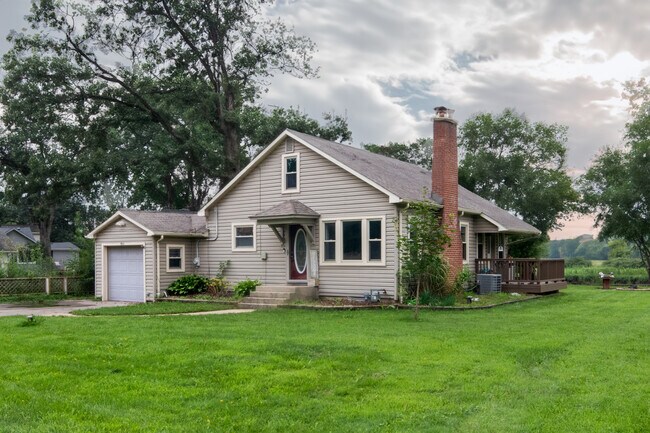 Foto del edificio - 7910 Shorewood Dr