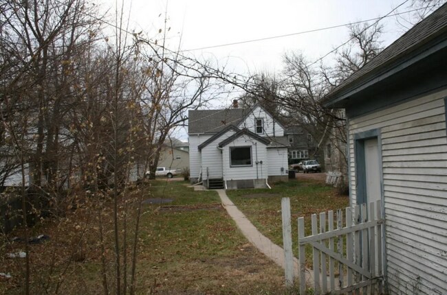 Building Photo - 204 W 4th Ave