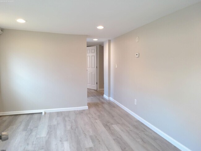 Building Photo - 131 N Harvard Ave