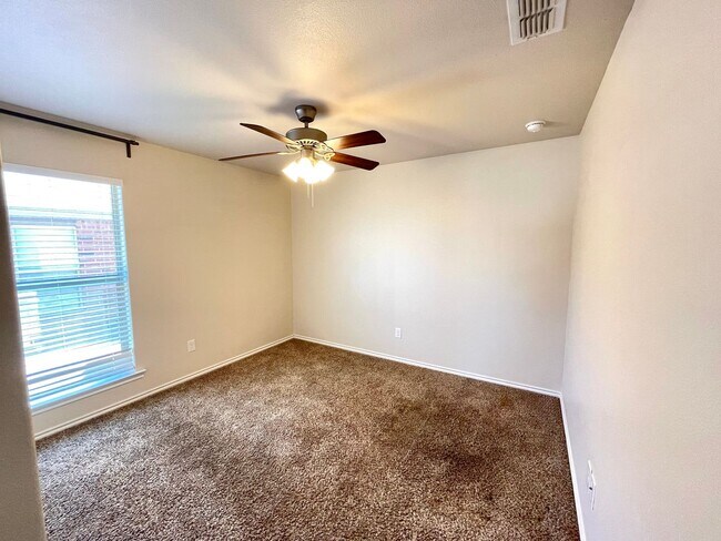 Foto del edificio - Wonderful home in sought after Neighborhoo...