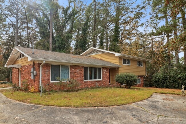 Foto del edificio - 2650 Colonial Dr