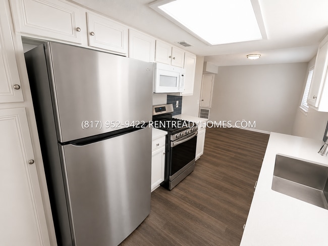 Building Photo - 903 Progreso Dr