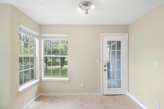Building Photo - 1000 Crystal Way