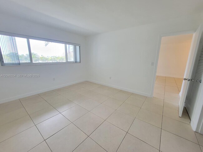 Foto del edificio - 704 SE 2nd Ave