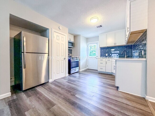 Foto del edificio - 7514 Japonica St
