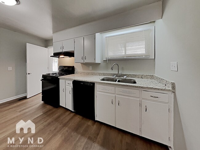 Building Photo - 5016 Scenic View Dr