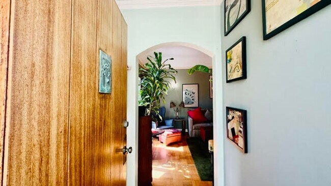 Foto del edificio - Whimsical 2BR/1BA, Outer Parkside Gem and Dog Friendly! FURNISHED Flexible Lease Term