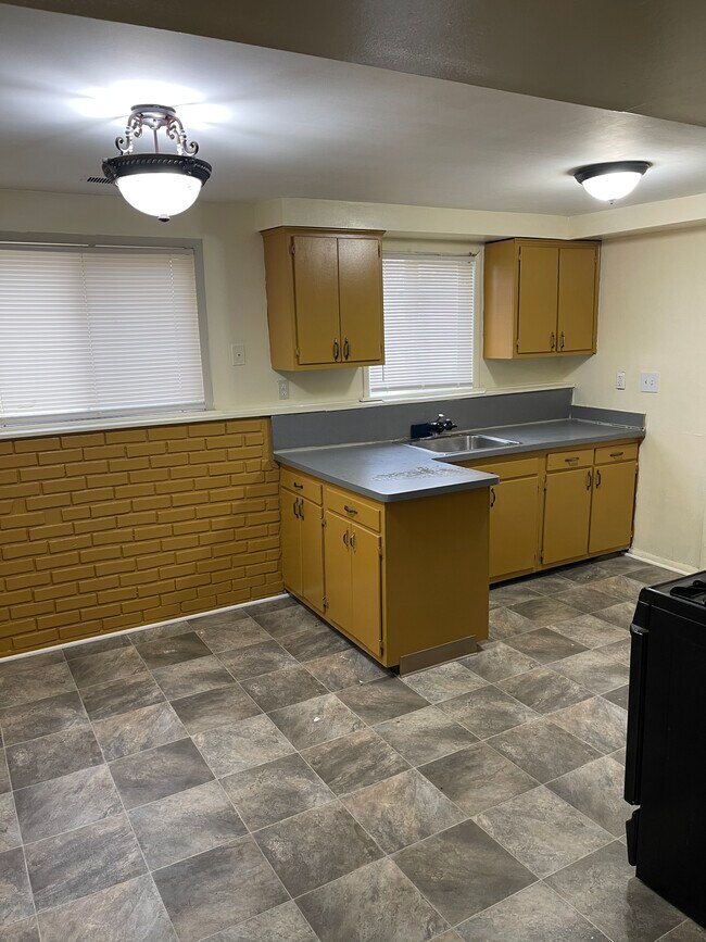 Kitchen - 26136 Carlysle St