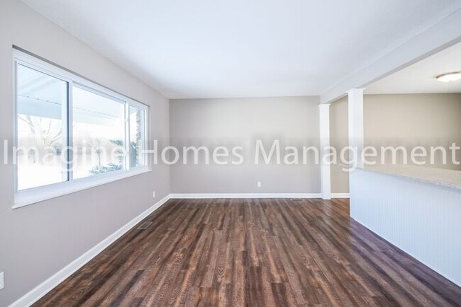 Building Photo - Renovated 3 Bedroom Split Level in Solon
