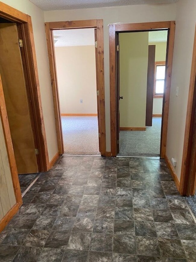 Building Photo - 3 Bedroom 1 Bathroom Single Family Home in...
