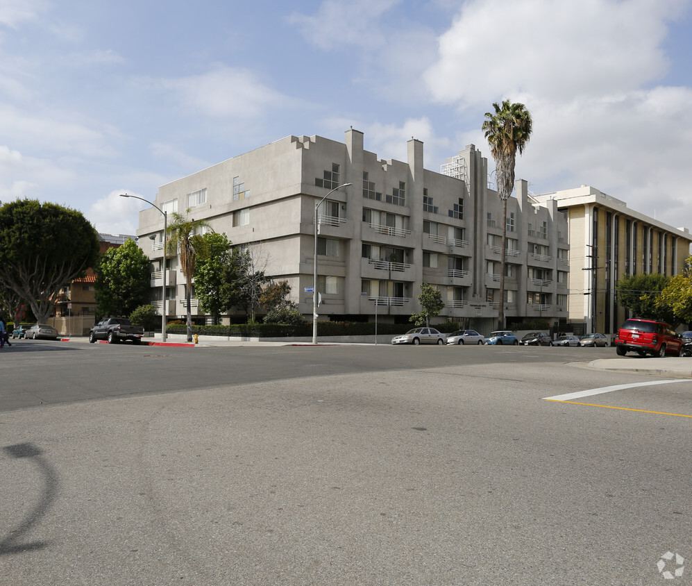 Primary Photo - Westmoreland Tower Apartments