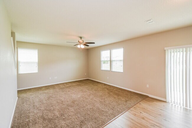 Building Photo - 6737 Sandle Dr