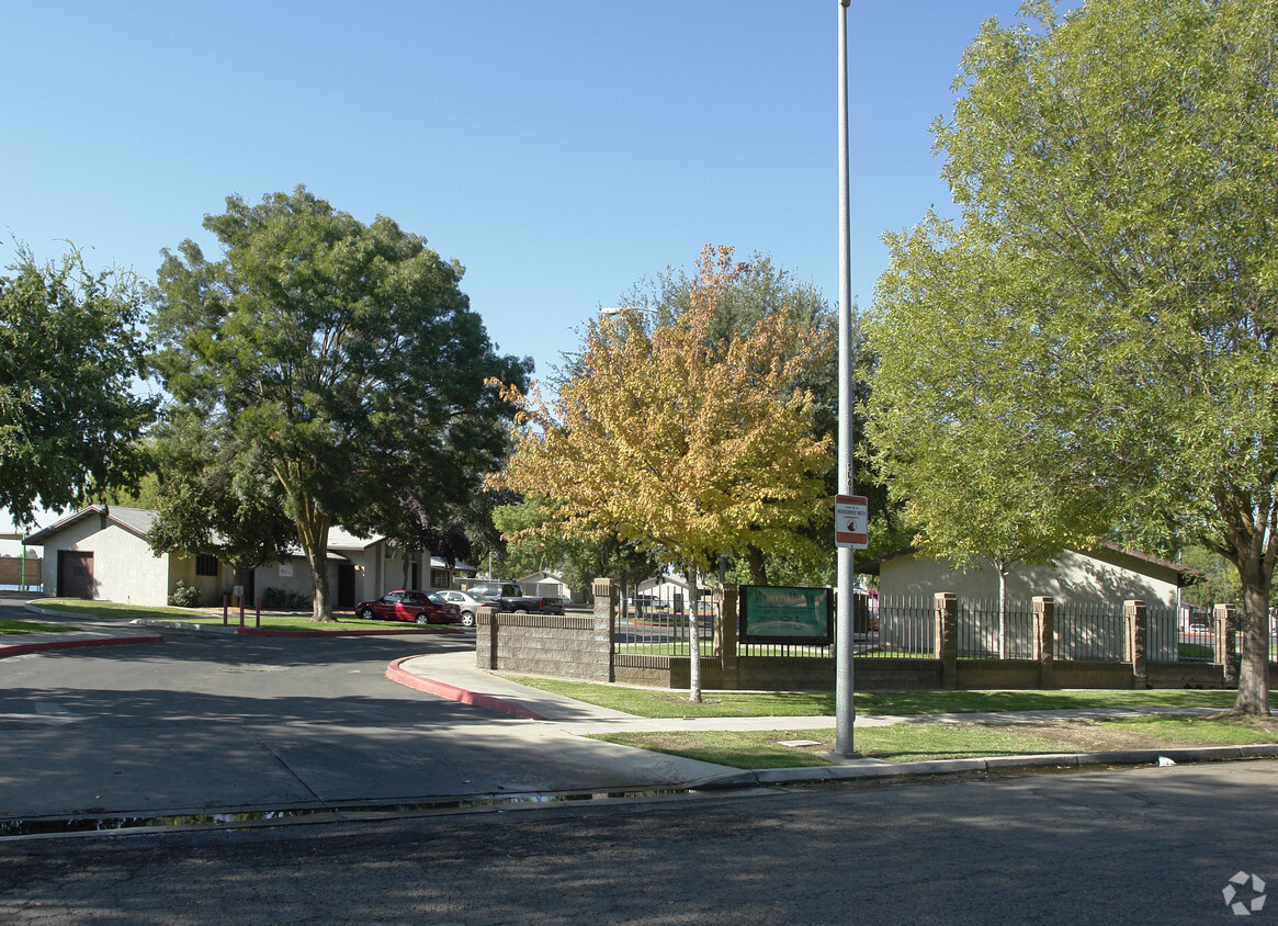 Building Photo - Mariposa Meadows