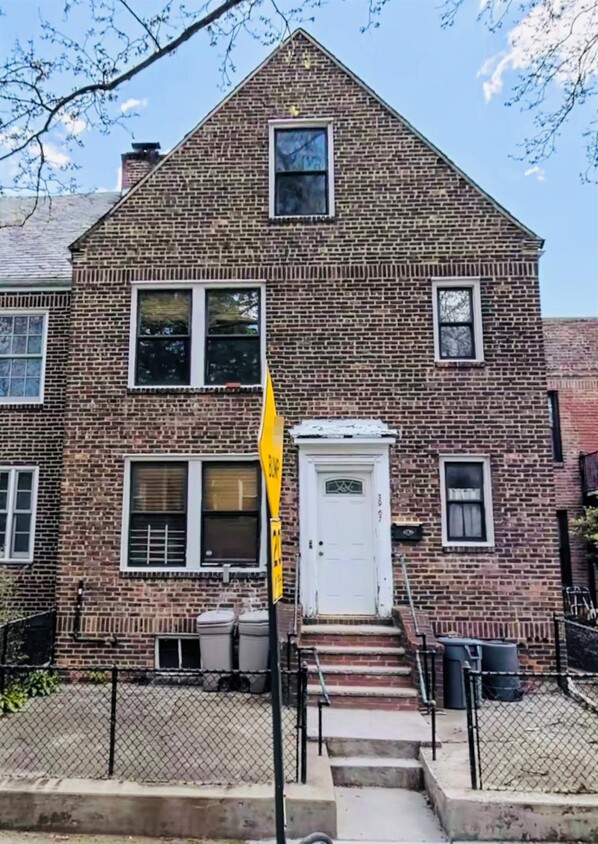 Foto principal - 39-67-67 47th St